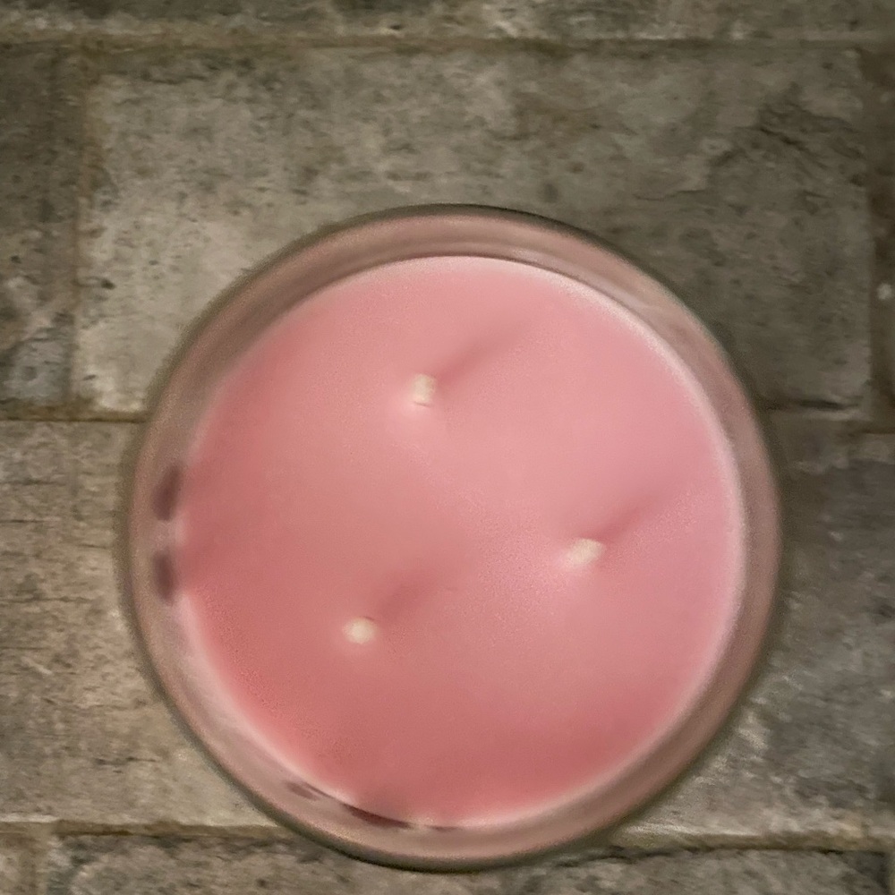 ❤️ BATH & BODY WORKS STRAWBERRY POUND CAKE VALENTINE XOXO - Picture 2 of 3